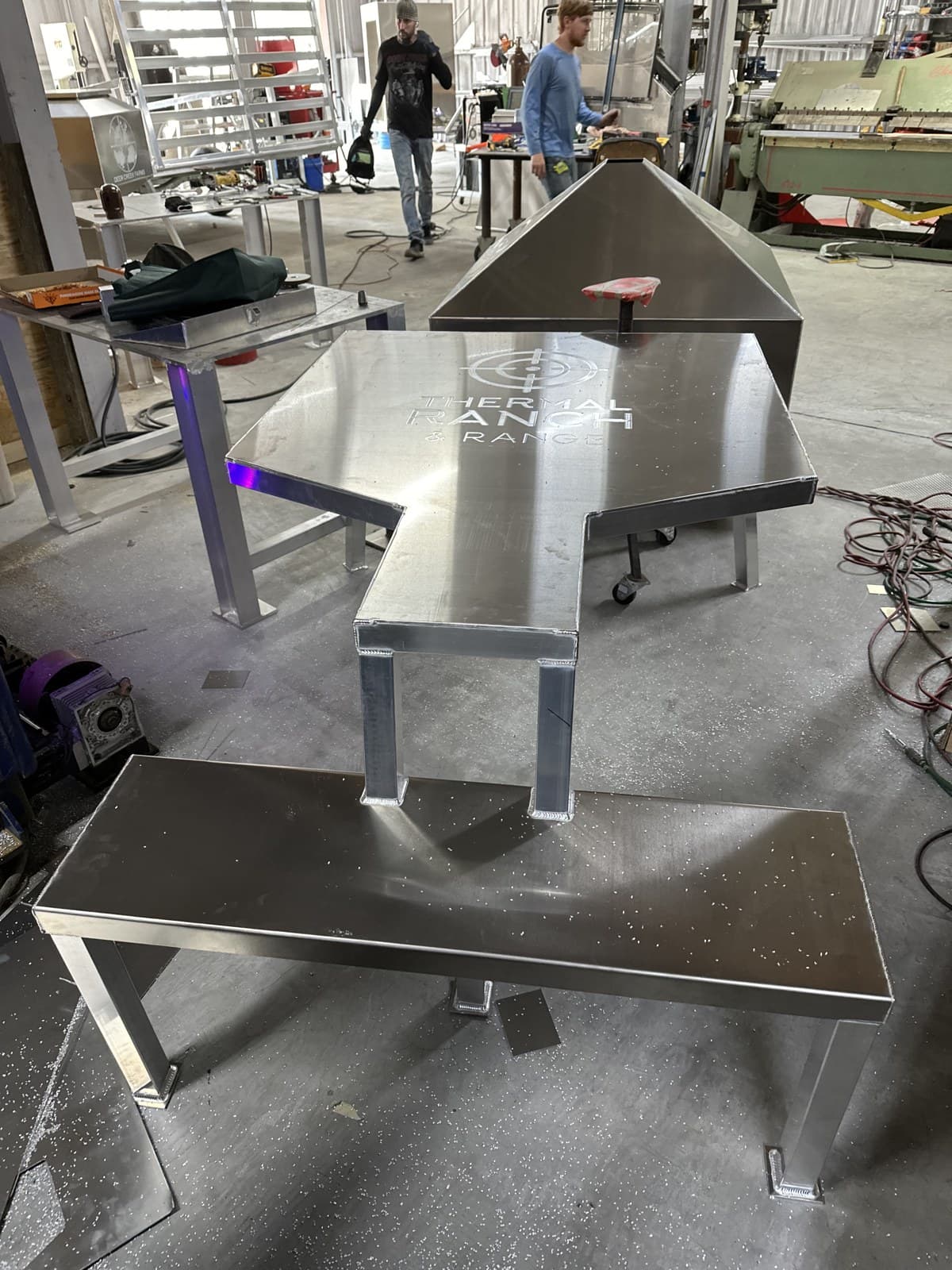 Aluminum XL shooting table with a hexagonal top, front rest and bench seat, target-logo engraving.